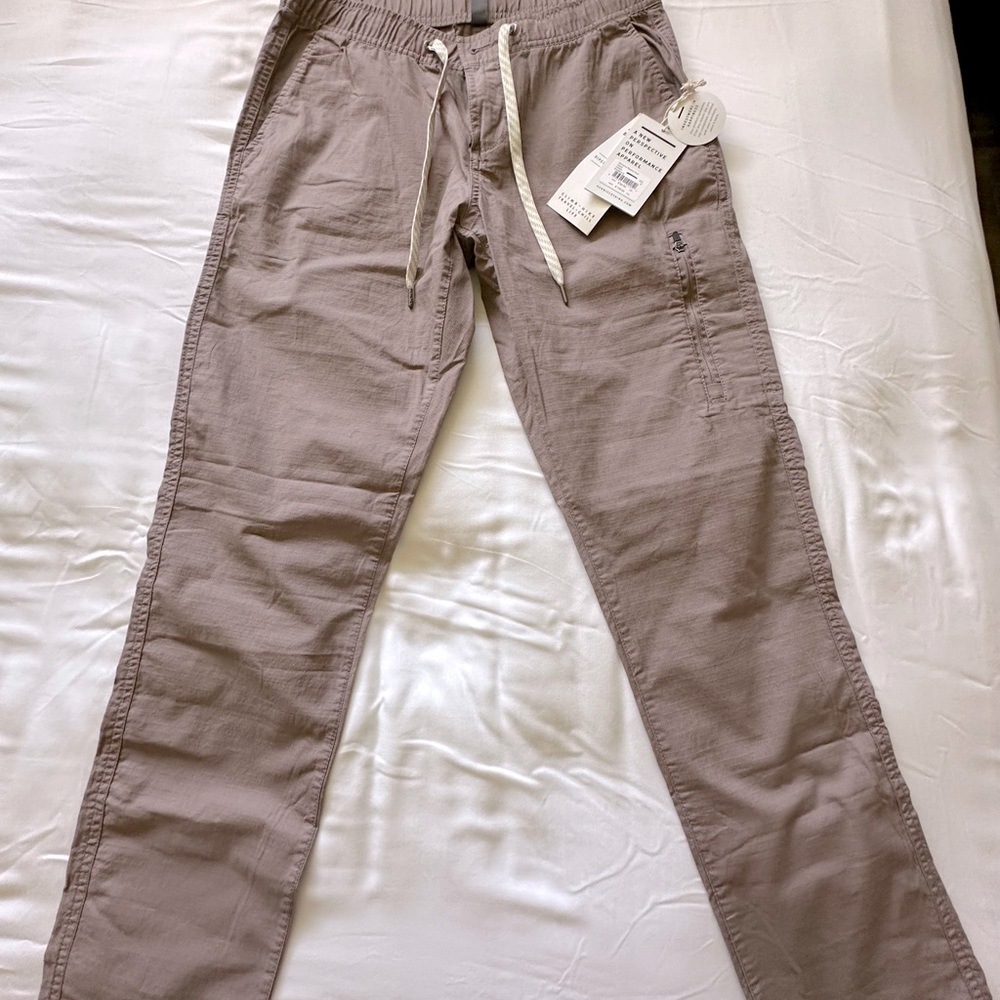 Vuori Women’s Ripstop pants. NWT. Size SM. Color: Hazel